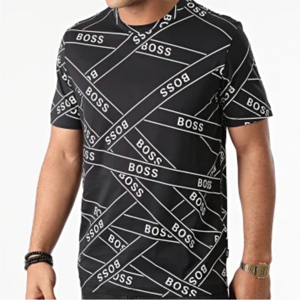 HUGO BOSS
Tiburt Artwork Logo T Shirt BNWT Monogram Black 003 Size L